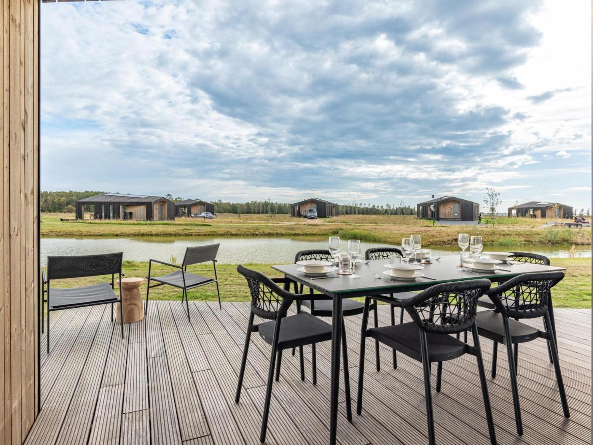 Spacious With Garden *