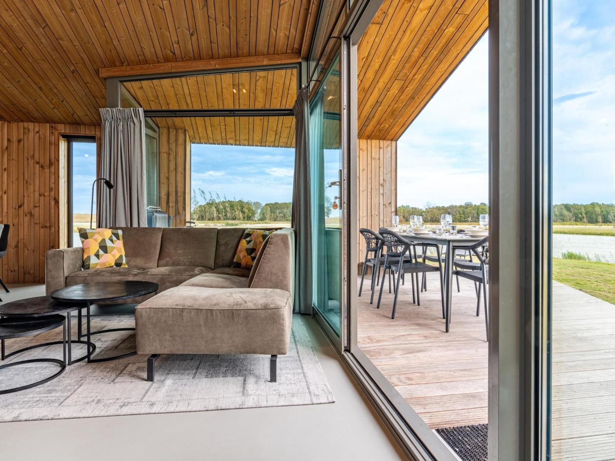 Spacious With Garden *