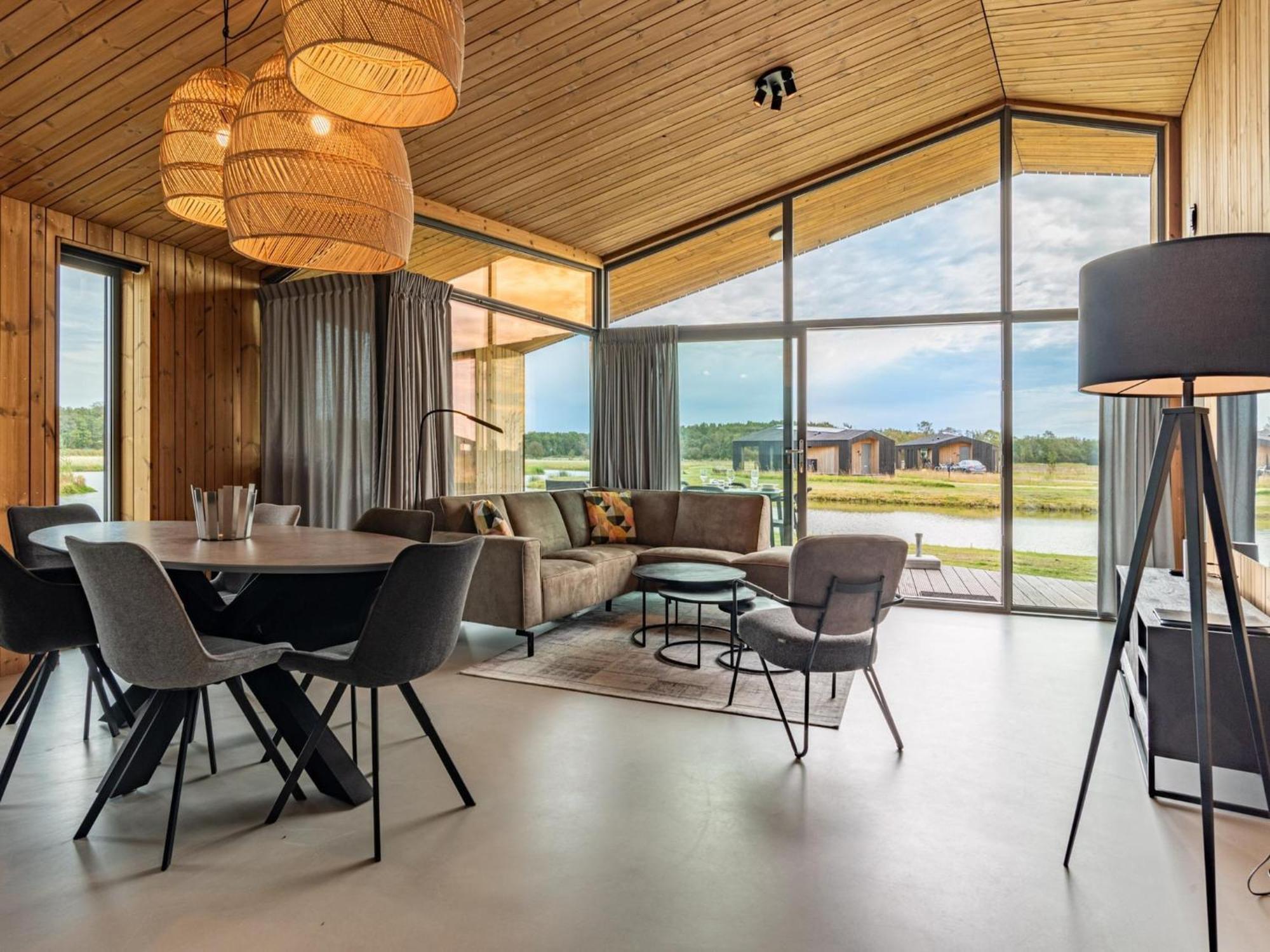 Spacious With Garden Vakantiehuis *